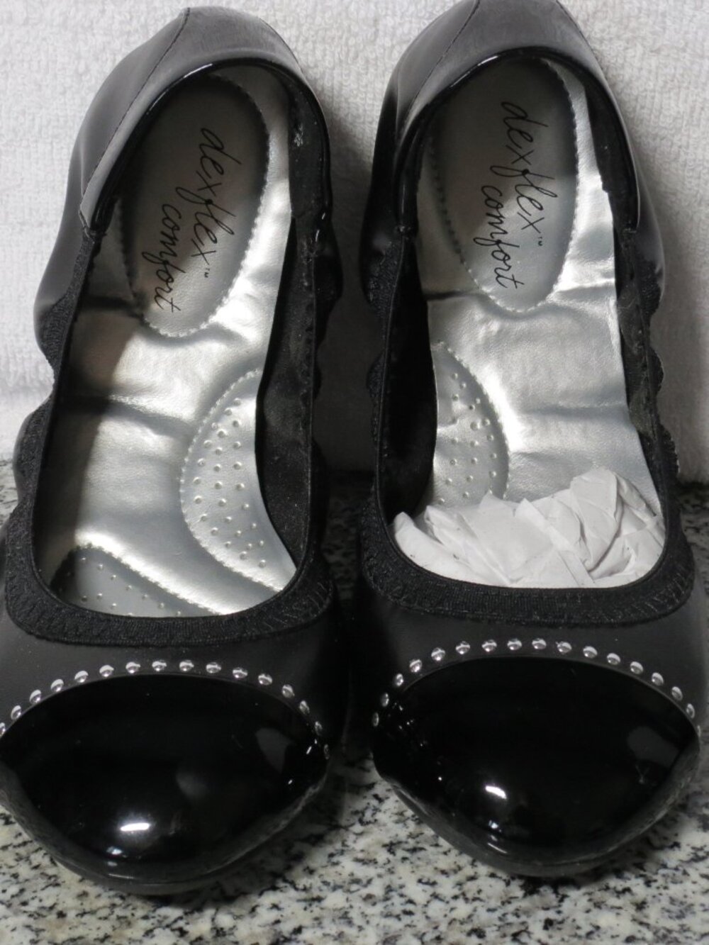 Very Gently Worn Dexflex Comfort Claire Scrunch Flats Women’s Size 8 Cute Black